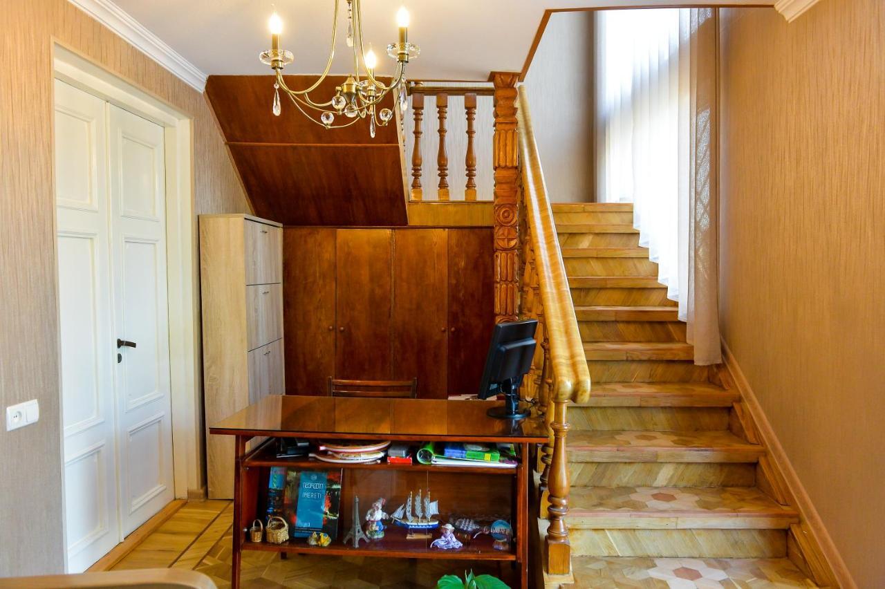 Gold Guest House 쿠타이시 외부 사진