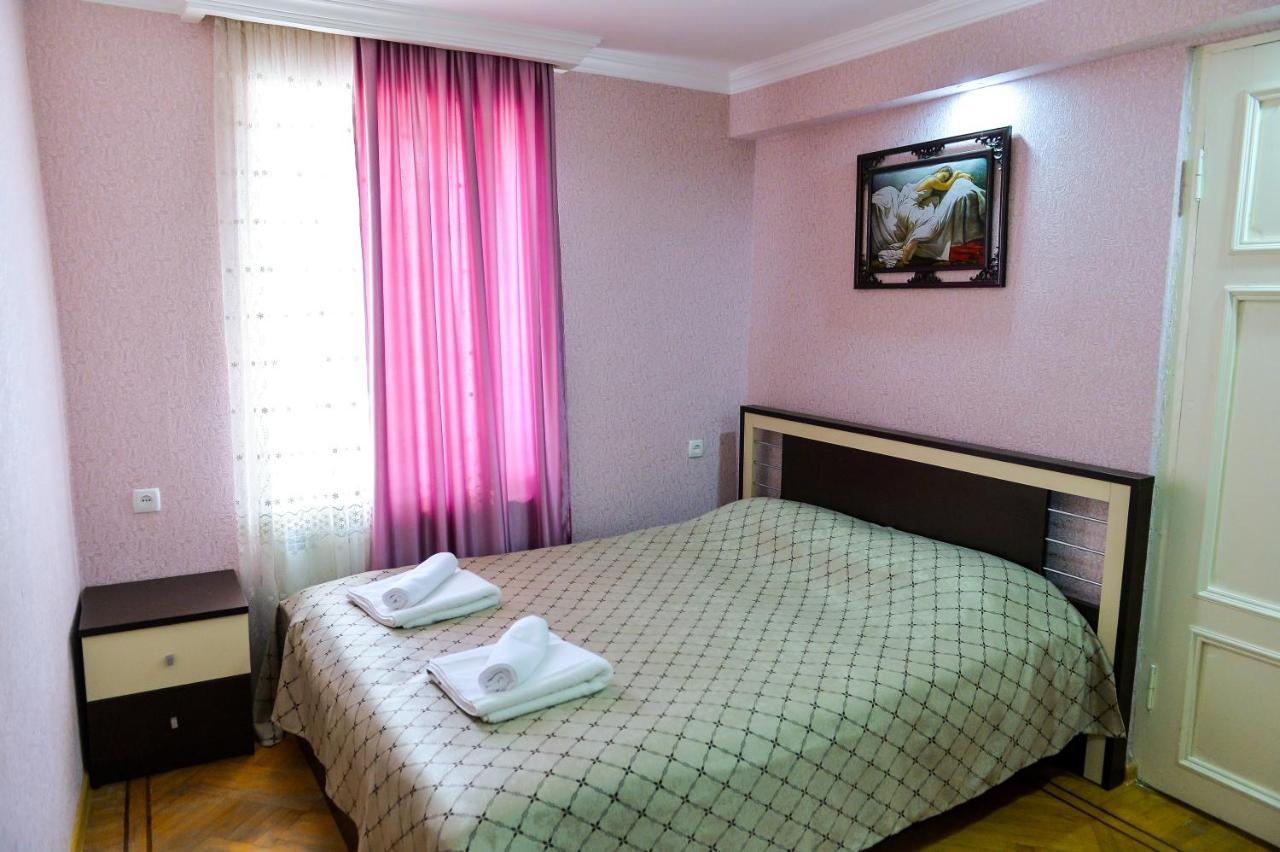 Gold Guest House 쿠타이시 외부 사진