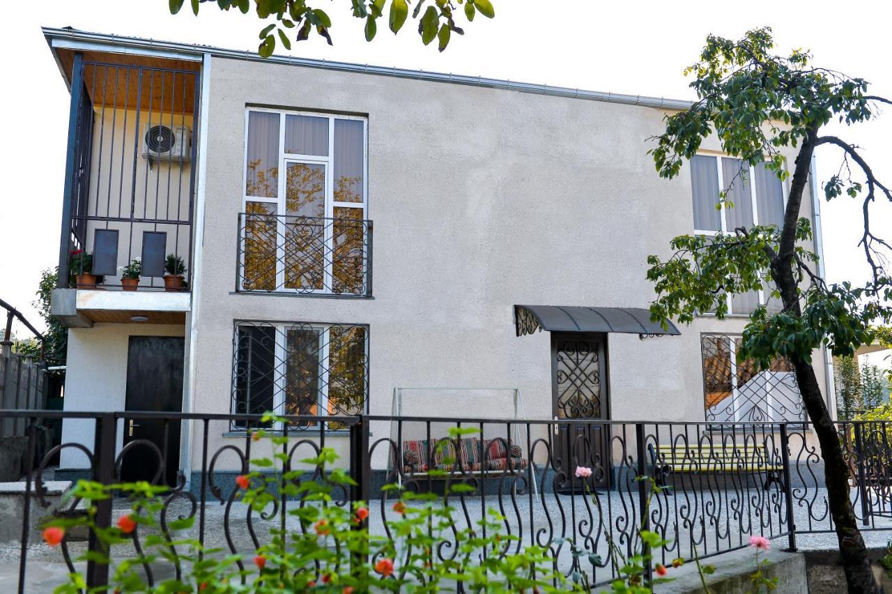 Gold Guest House 쿠타이시 외부 사진