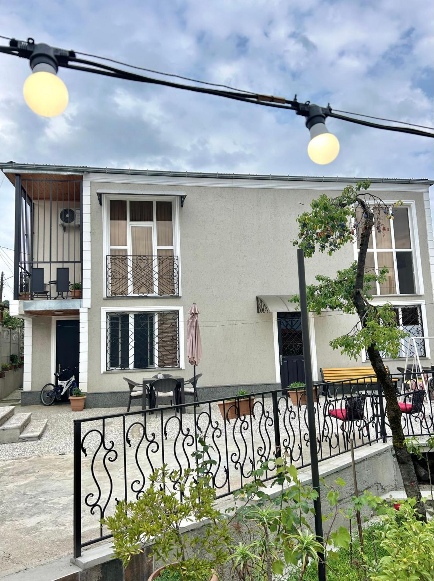 Gold Guest House 쿠타이시 외부 사진