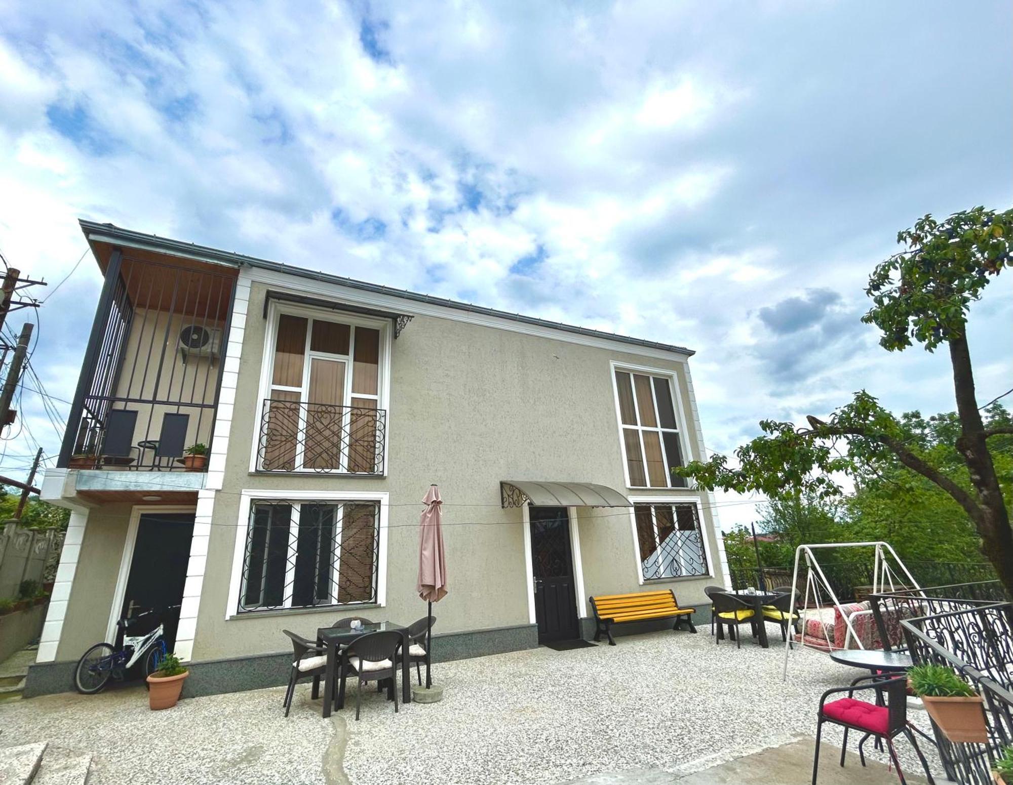 Gold Guest House 쿠타이시 외부 사진