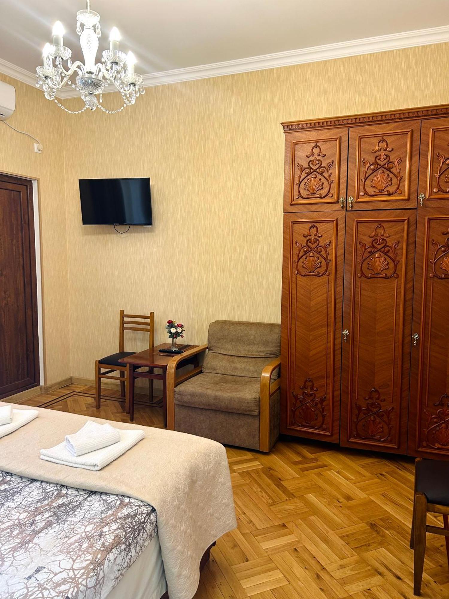 Gold Guest House 쿠타이시 외부 사진
